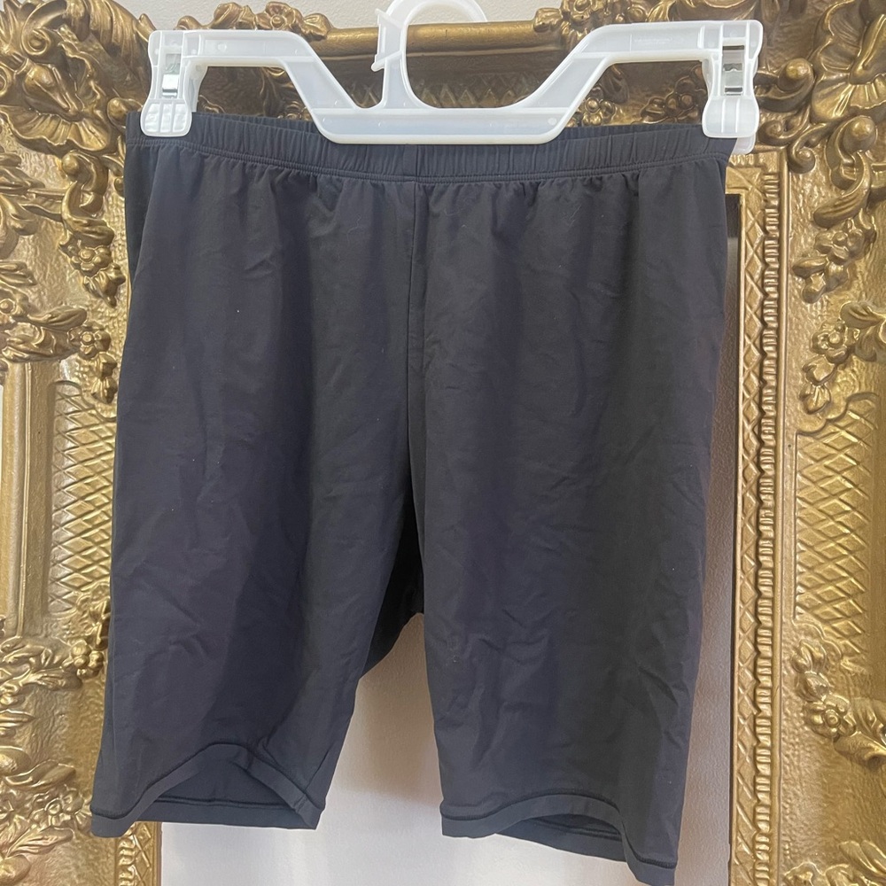 SKIMS FITS EVERYBODY BIKE SHORT I ONYX/M - Not Sold Anymore NWT